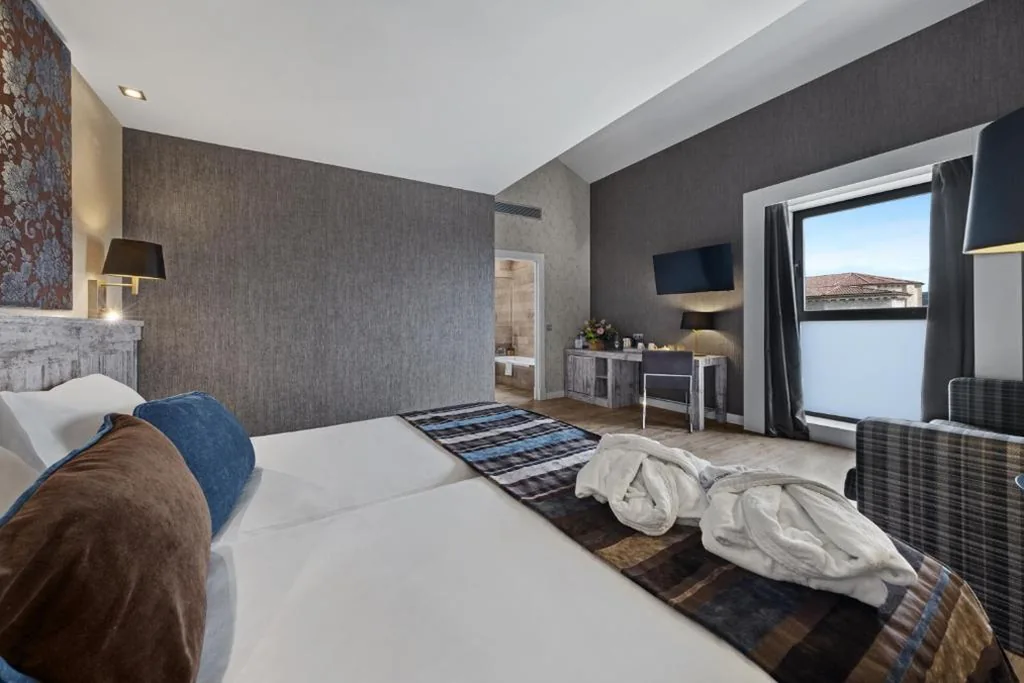 Deluxe tweepersoonskamer met toegang tot de spa - 1 of 2 bedden — Castilla Termal Monasterio de Valbuena - Small Luxury Hotels