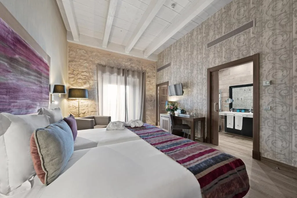 Oud-en-nieuwarrangement - tweepersoonskamer - 1 of 2 bedden — Castilla Termal Monasterio de Valbuena - Small Luxury Hotels