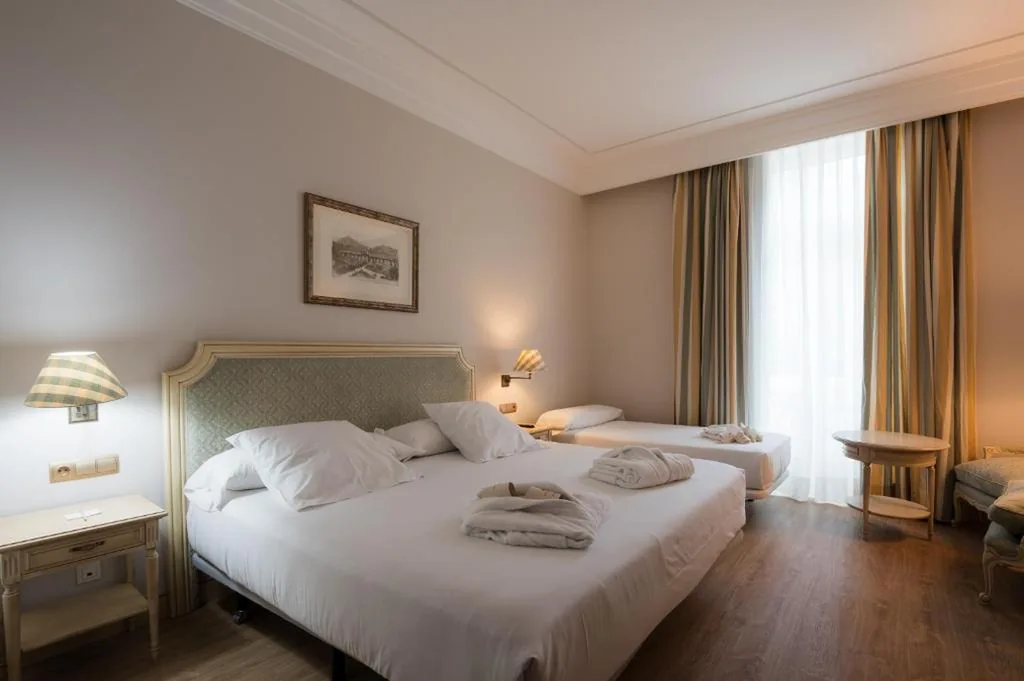 Chambre triple avec accès au spa — Castilla Termal Solares