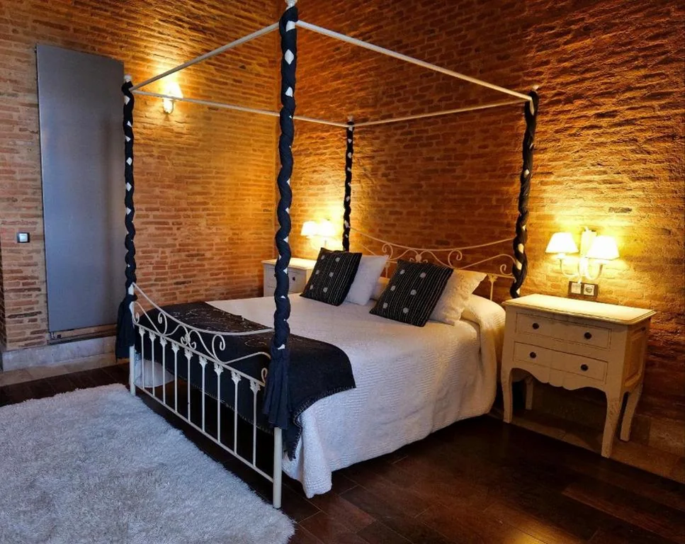 Deluxe tweepersoonskamer - 1 of 2 bedden — Castillo de Monte la Reina Posada Real & Bodega