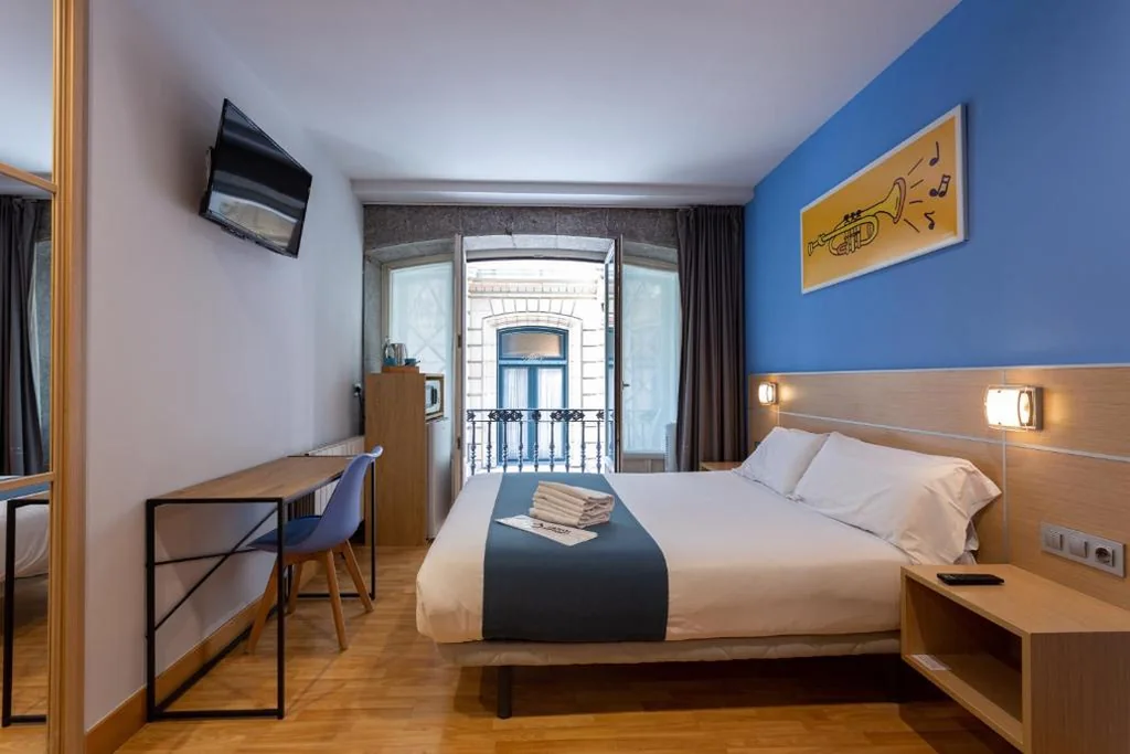 Habitación Doble Deluxe con balcón — Casual Arriaga Bilbao