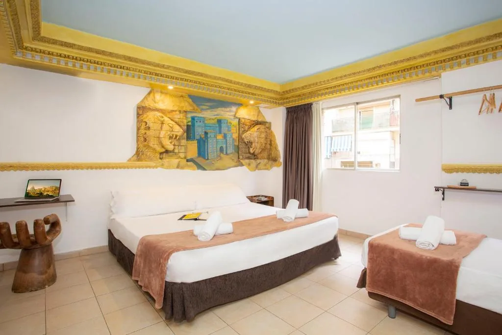Quarto Triplo com casa de banho privativa — Casual Civilizaciones Valencia by Casual Hoteles