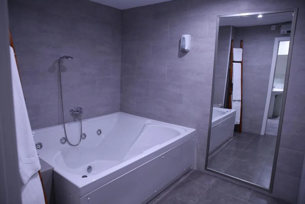 Suite com banheira de hidromassagem — Casual Civilizaciones Valencia by Casual Hoteles