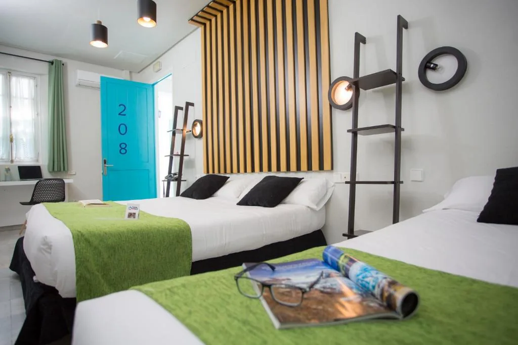 Dreibettzimmer — Casual de las Letras Sevilla by Casual Hoteles