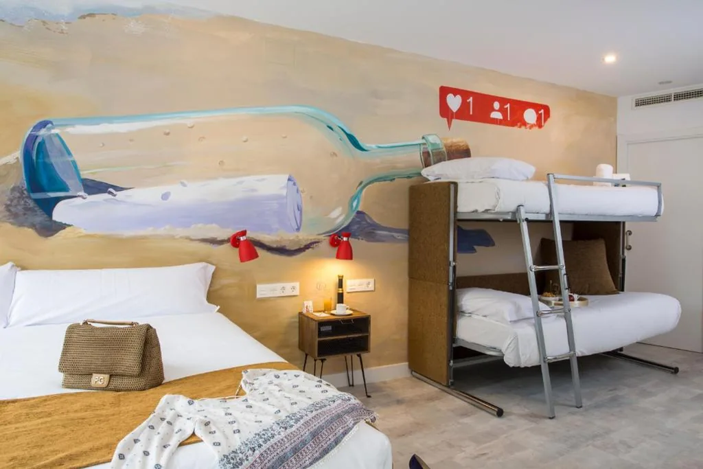 Habitación Cuádruple Clásica Interior — Casual del Mar Málaga by Casual Hoteles