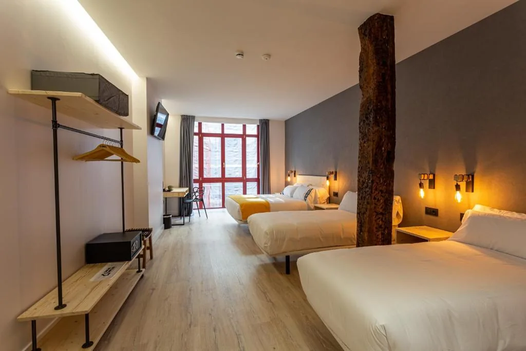 Camera familiare con balcone — Casual Fuentes Bilbao
