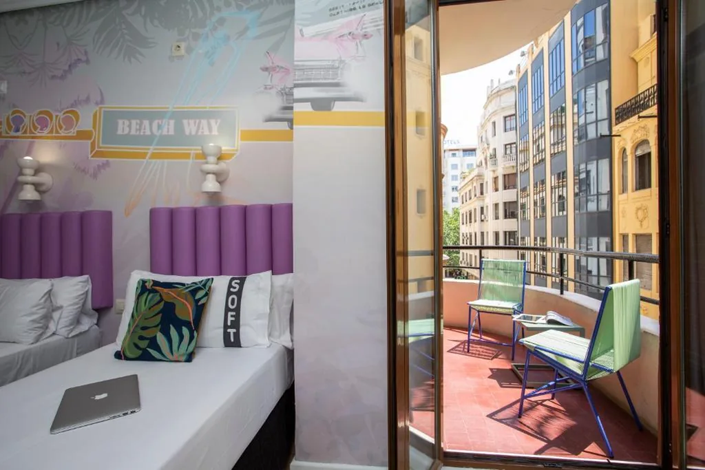 Chambre double avec balcon et lits jumeaux — Casual Vintage Valencia by Casual Hoteles