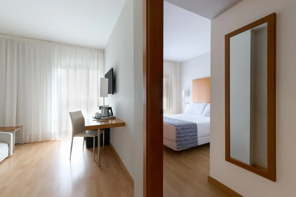 Suite Junior Familiar — Catalonia Barcelona Beach