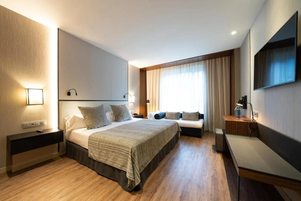 Camera tripla Premium (3 adulti) — Catalonia Barcelona Plaza