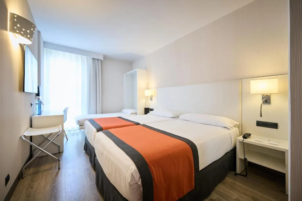 Familienzimmer (2 Erwachsene und 2 Kinder) — Catalonia Bristol