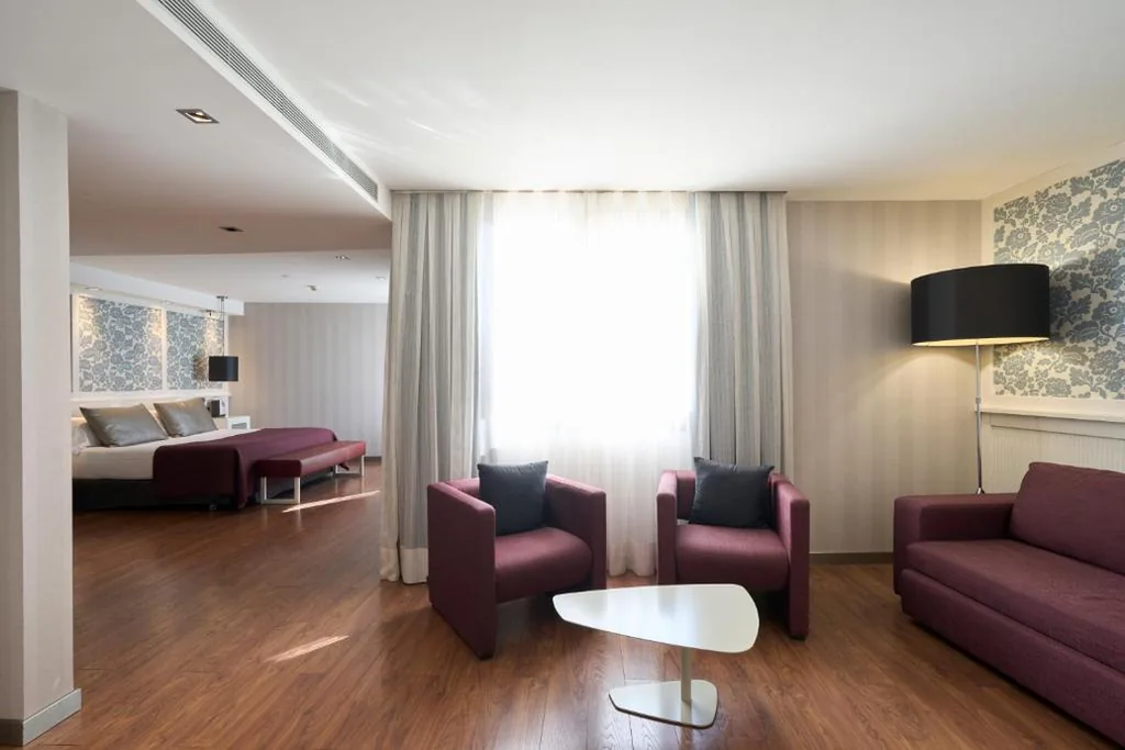 Suite — Catalonia Catedral
