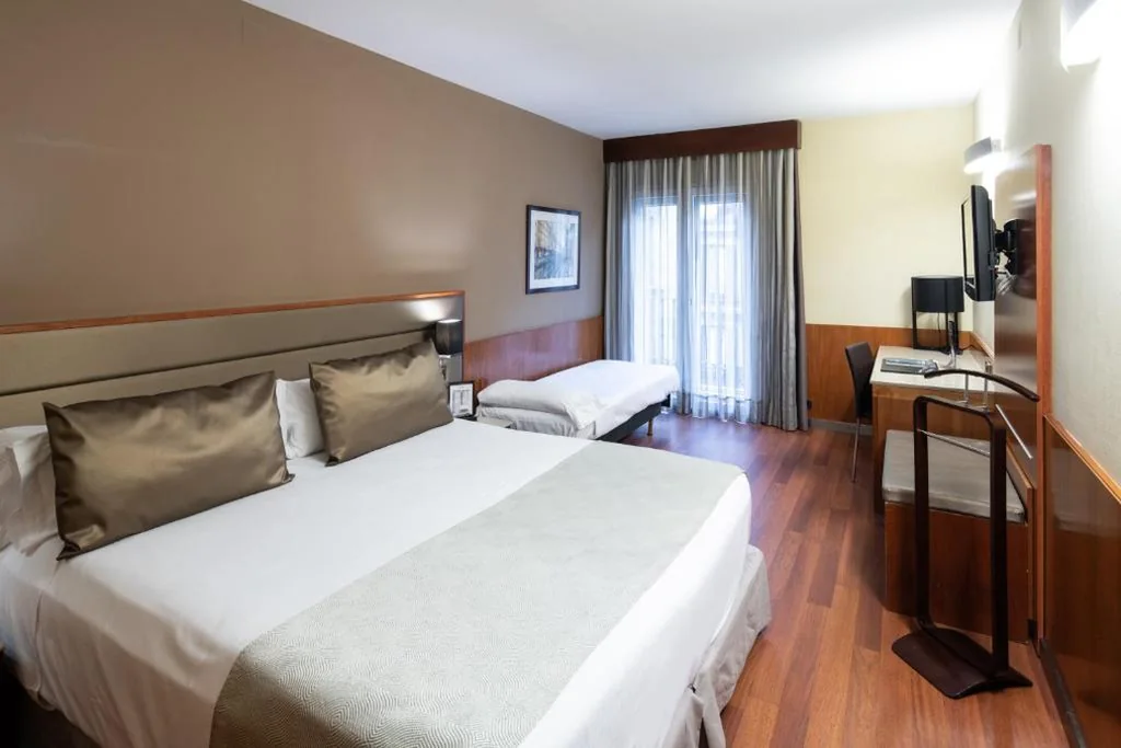 Habitación Triple (3 adultos) — Catalonia Diagonal Centro