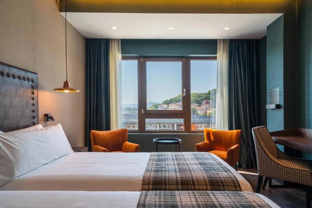 Dreibettzimmer — Catalonia Donosti