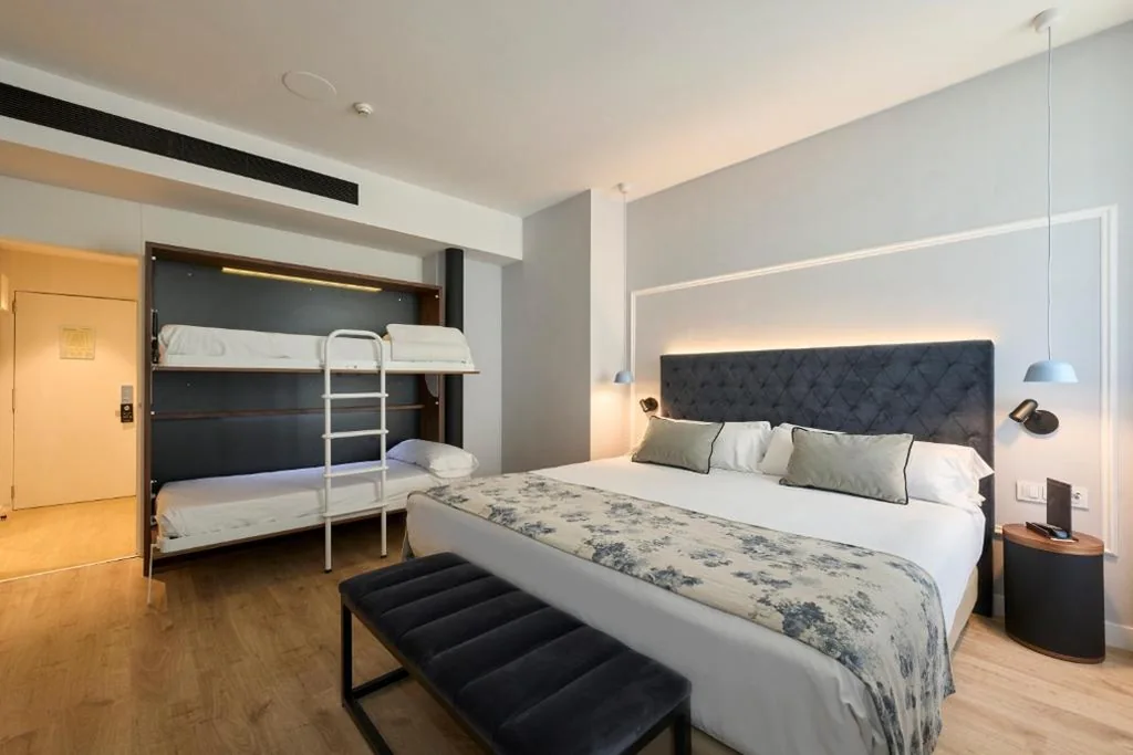 Habitación Familiar Premium — Catalonia El Pilar