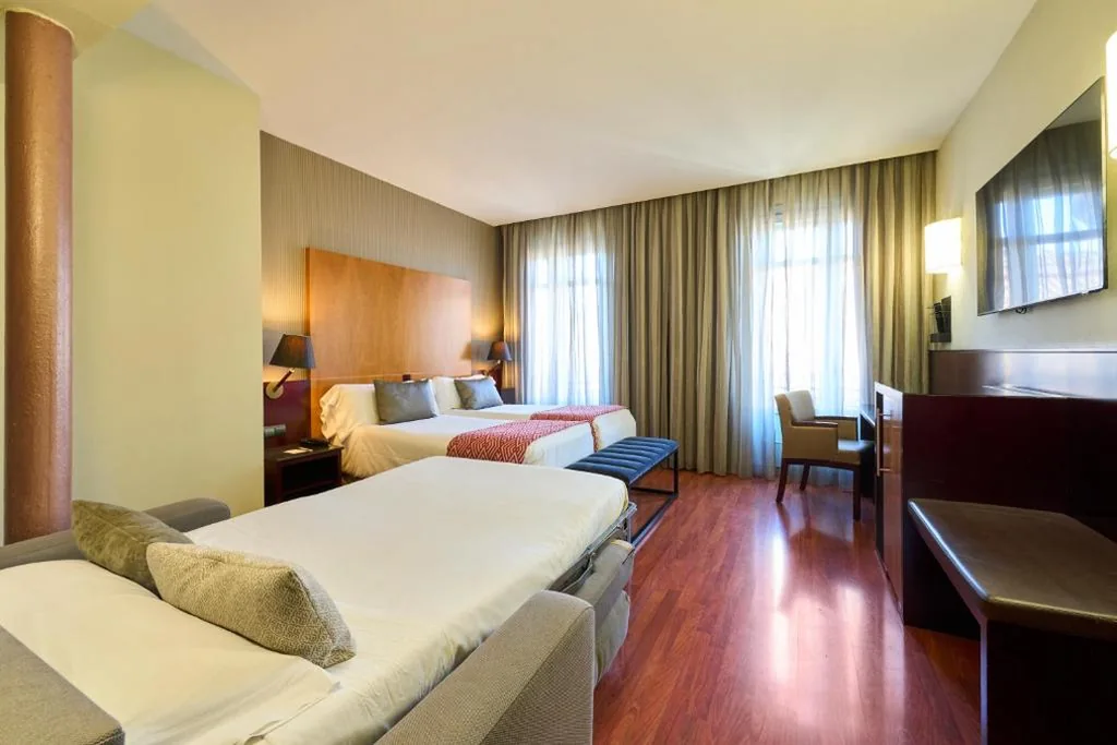 Habitación Triple — Catalonia El Pilar