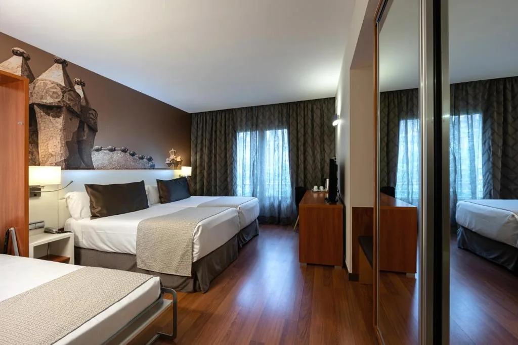 Dreibettzimmer — Catalonia Gracia
