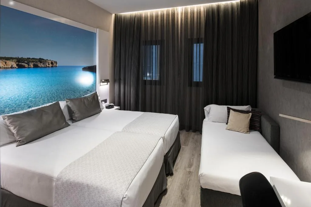 Quarto Triplo — Catalonia Gran Via BCN