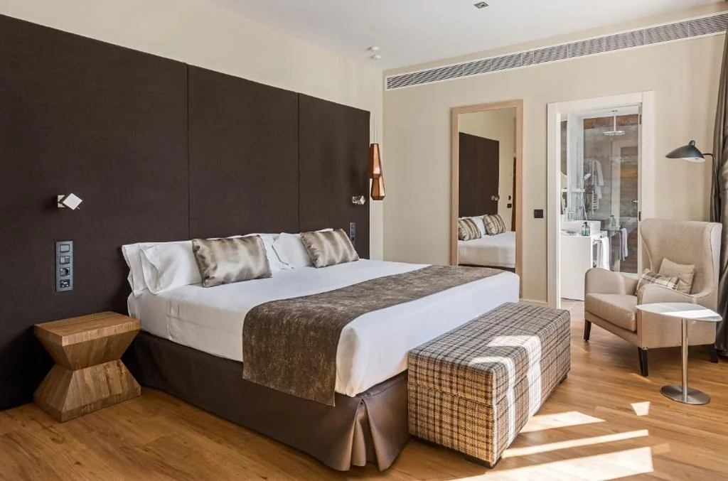 Doppelzimmer mit Aussicht – 1 oder 2 Betten — Catalonia Gran Vía Madrid