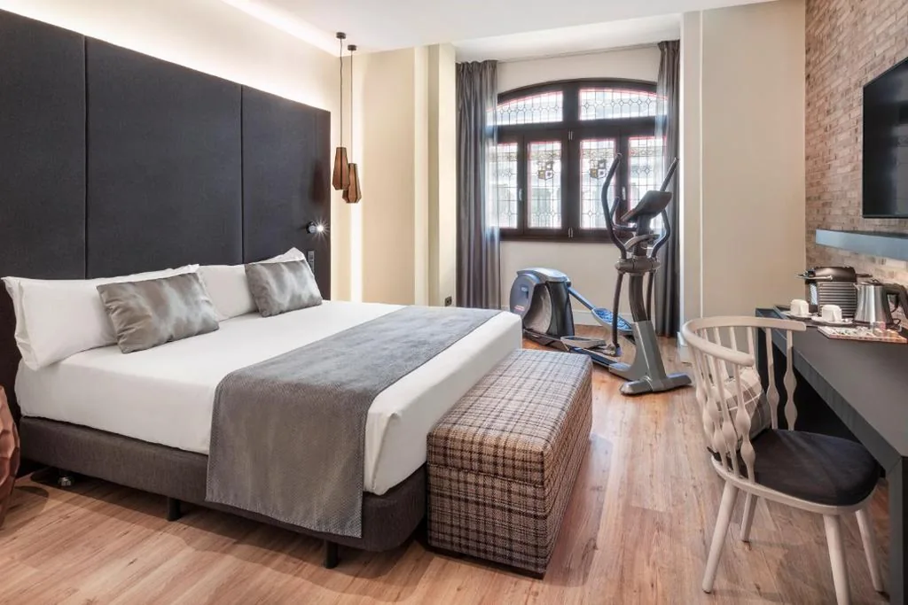 Superior-Fitnesszimmer — Catalonia Gran Vía Madrid