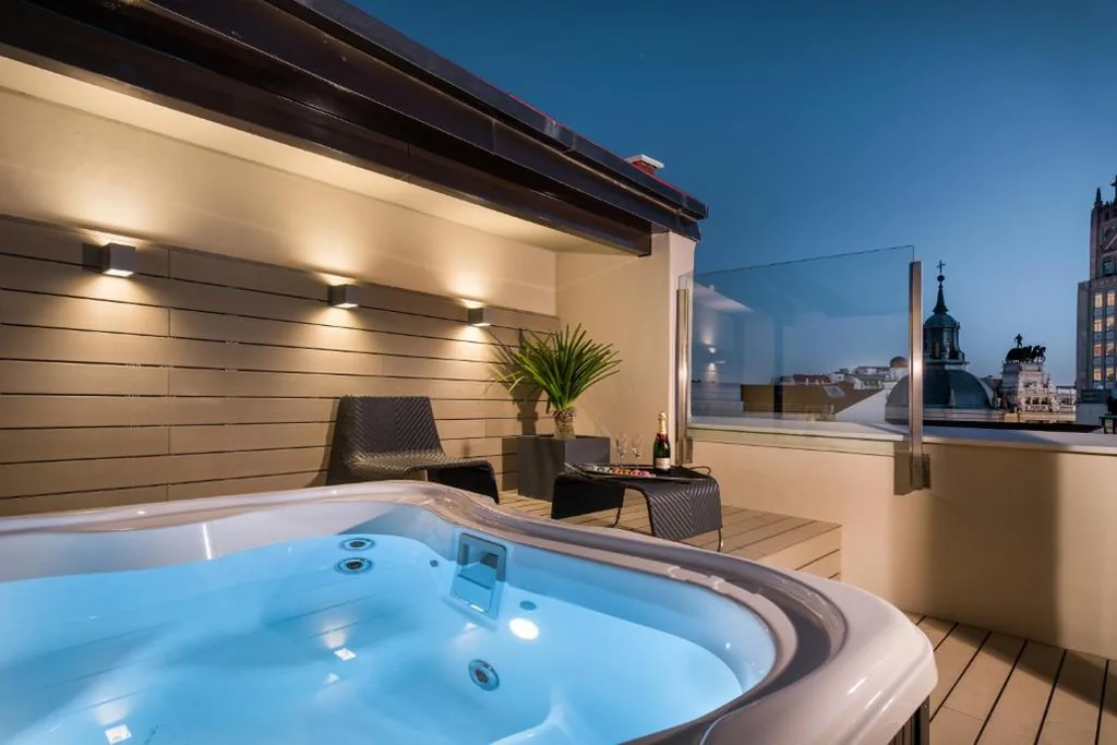 Suite mit Terrasse und Whirlpool® — Catalonia Gran Vía Madrid
