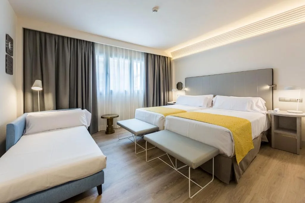 Quarto Triplo (2 adultos + 1 criança) — Catalonia Granada
