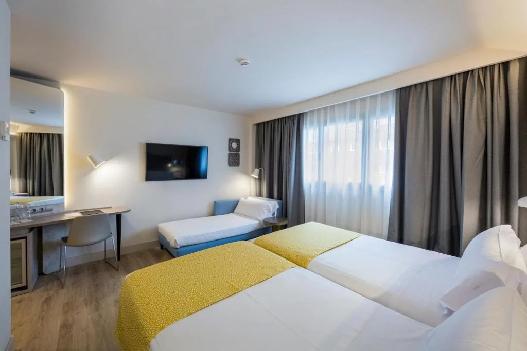 Quarto Triplo — Catalonia Granada