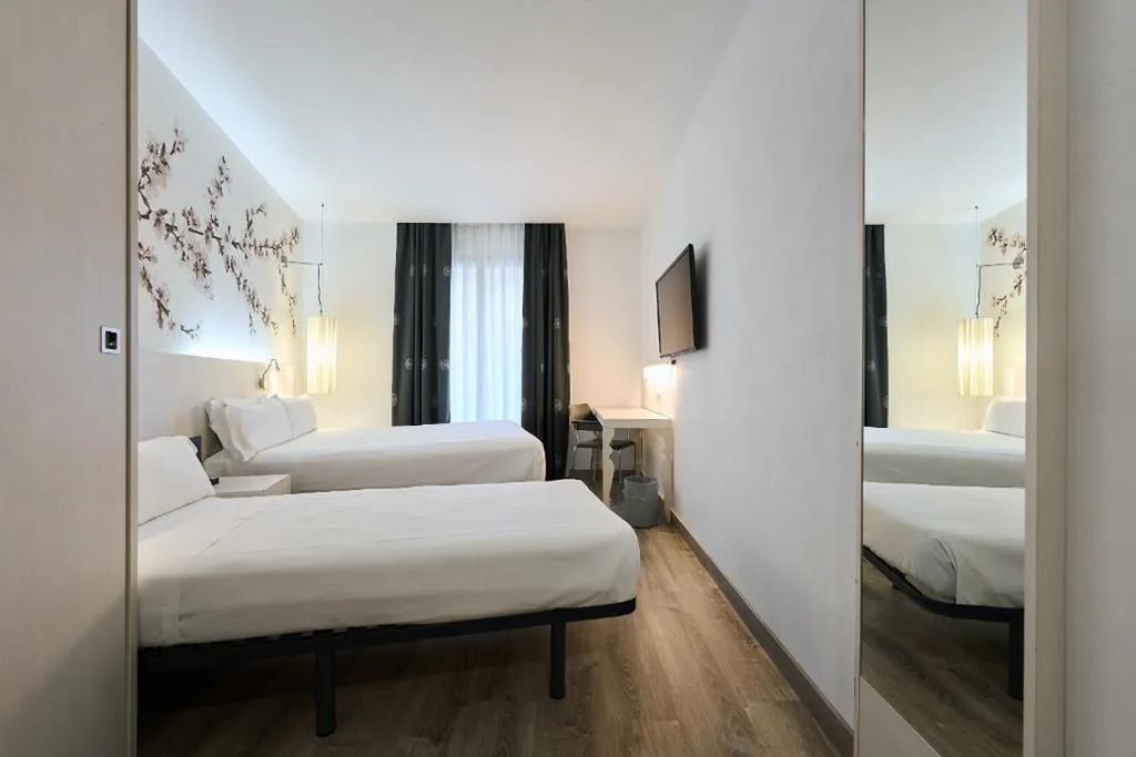 Dreibettzimmer — Catalonia La Boquería