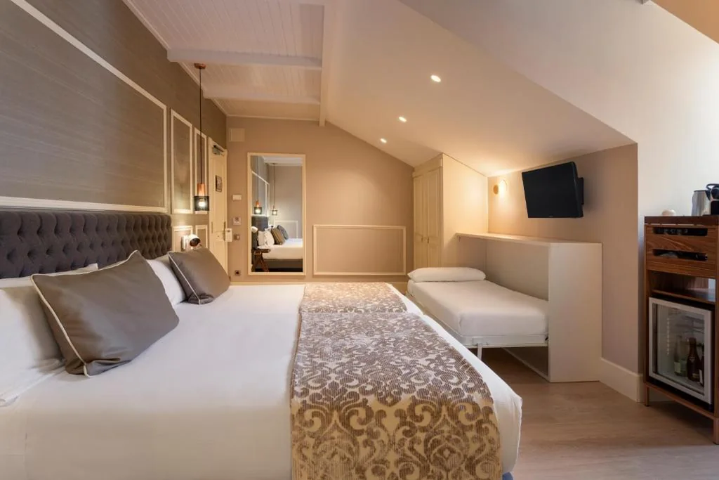 Habitación Triple (2 adultos + 1 niño) — Catalonia Las Cortes