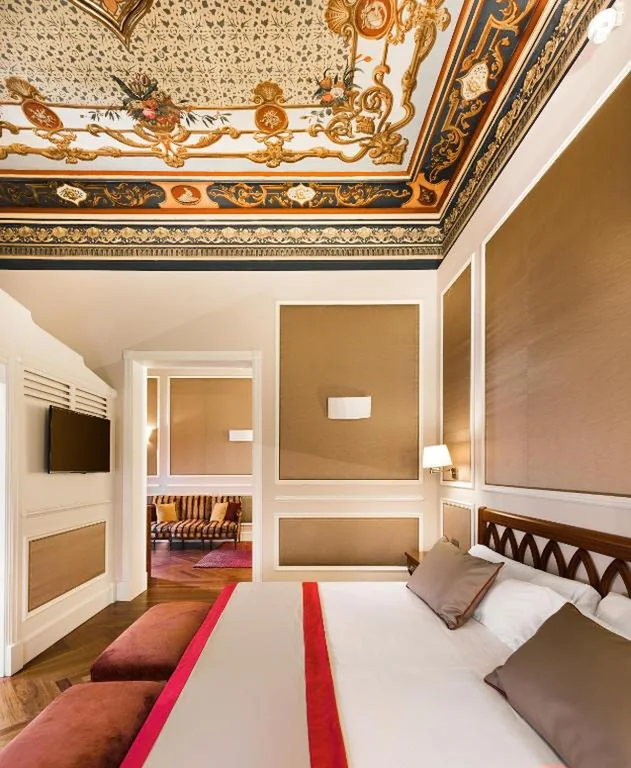 Suite — Catalonia Las Cortes