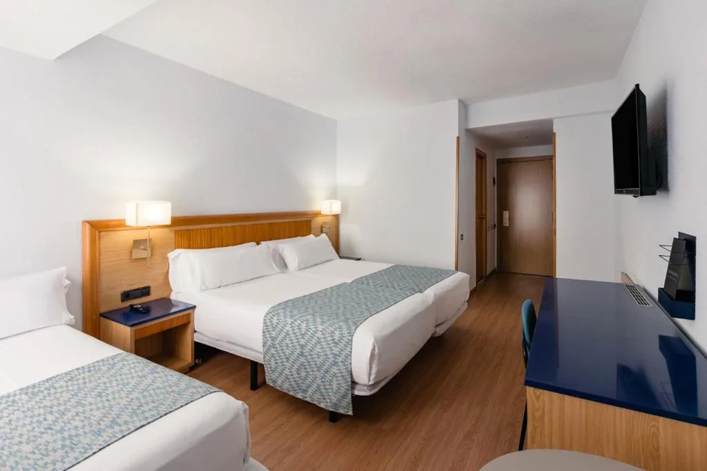 Camera tripla (3 adulti) — Catalonia Las Vegas - Adults Only