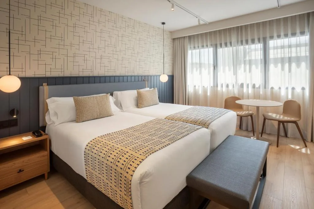 Habitación Triple Premium con vistas — Catalonia Málaga