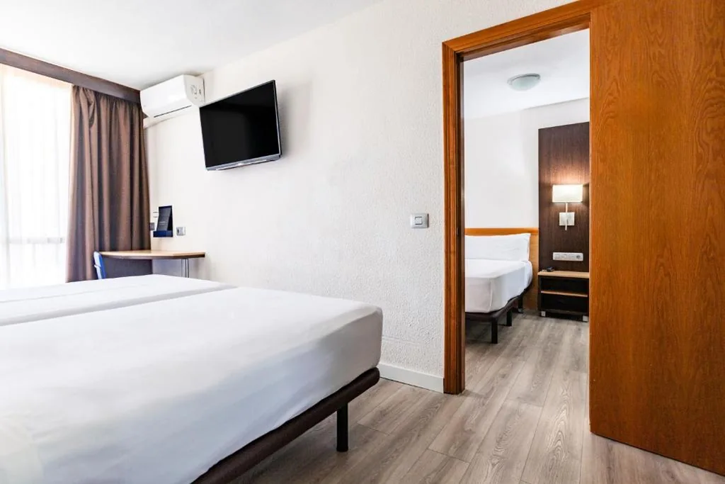 Quarto Familiar (2 adultos e 2 crianças) — Catalonia Oro Negro