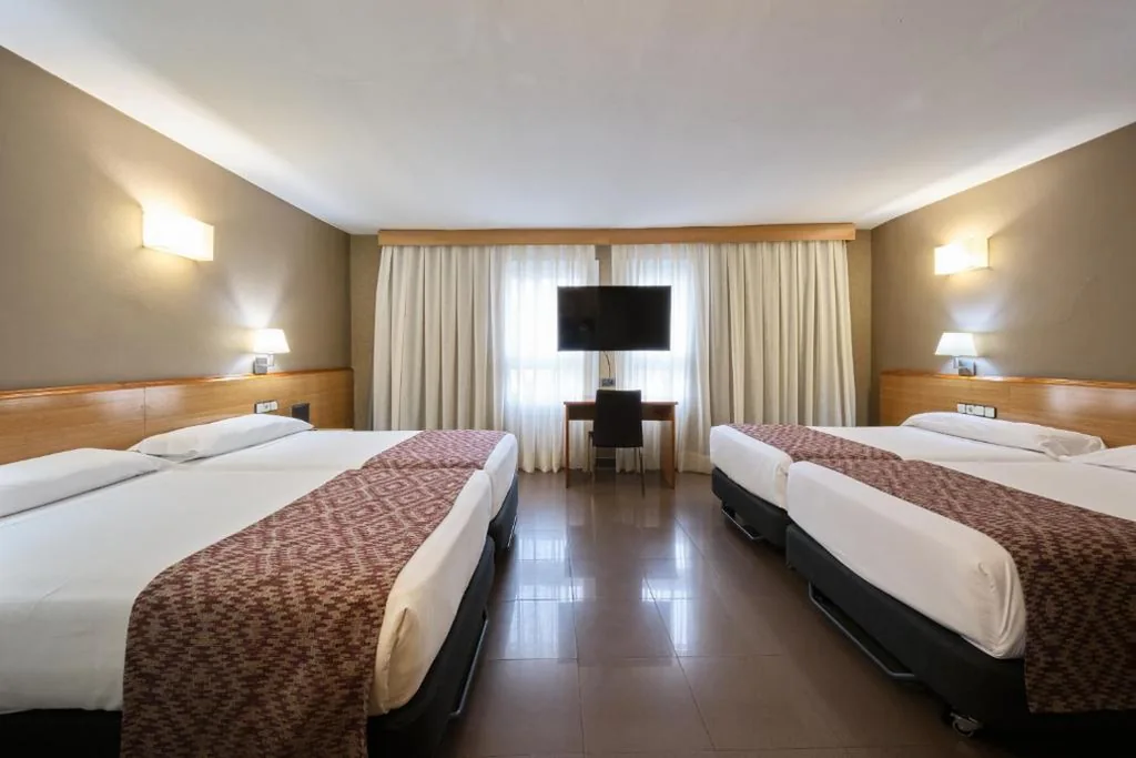 Quarto Familiar (2 adultos e 2 crianças) — Catalonia Park Güell