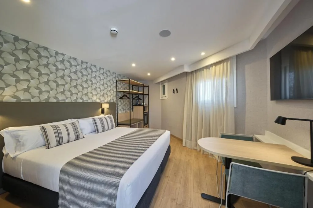 Quarto Premium com terraço e piscina — Catalonia Park Güell