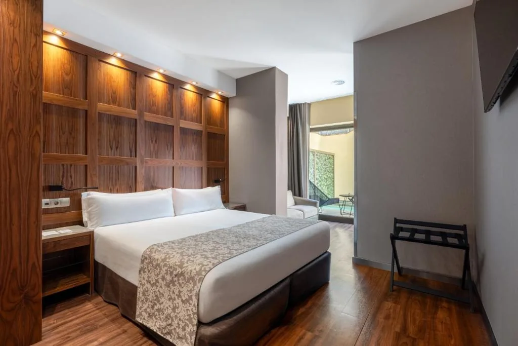 Premium-Zimmer mit eigenem Pool und Spa-Zugang — Catalonia Plaza Catalunya