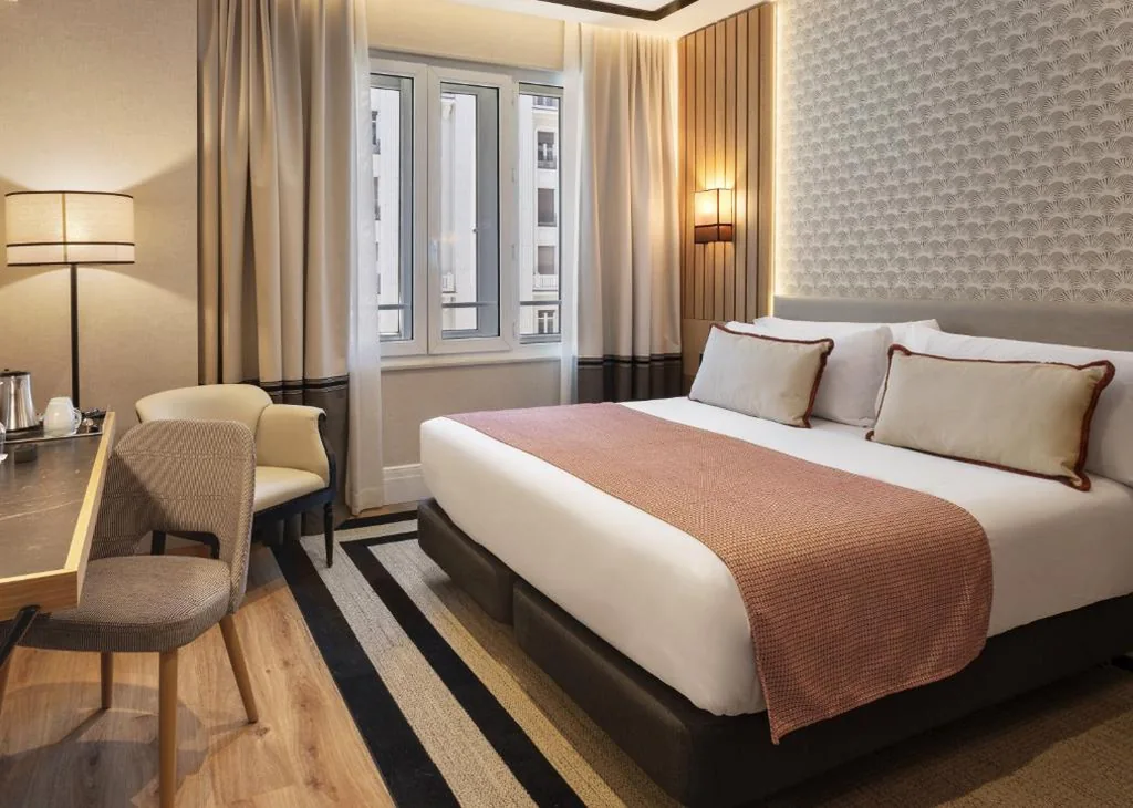 Double Room with Gran Vía View - 1 or 2 Beds — Catalonia Plaza España Hotel & Spa