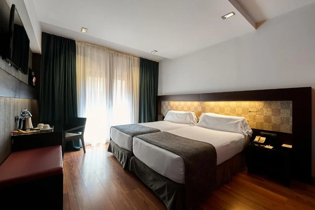 Chambre double avec balcon - 1 ou 2 lits — Catalonia Port