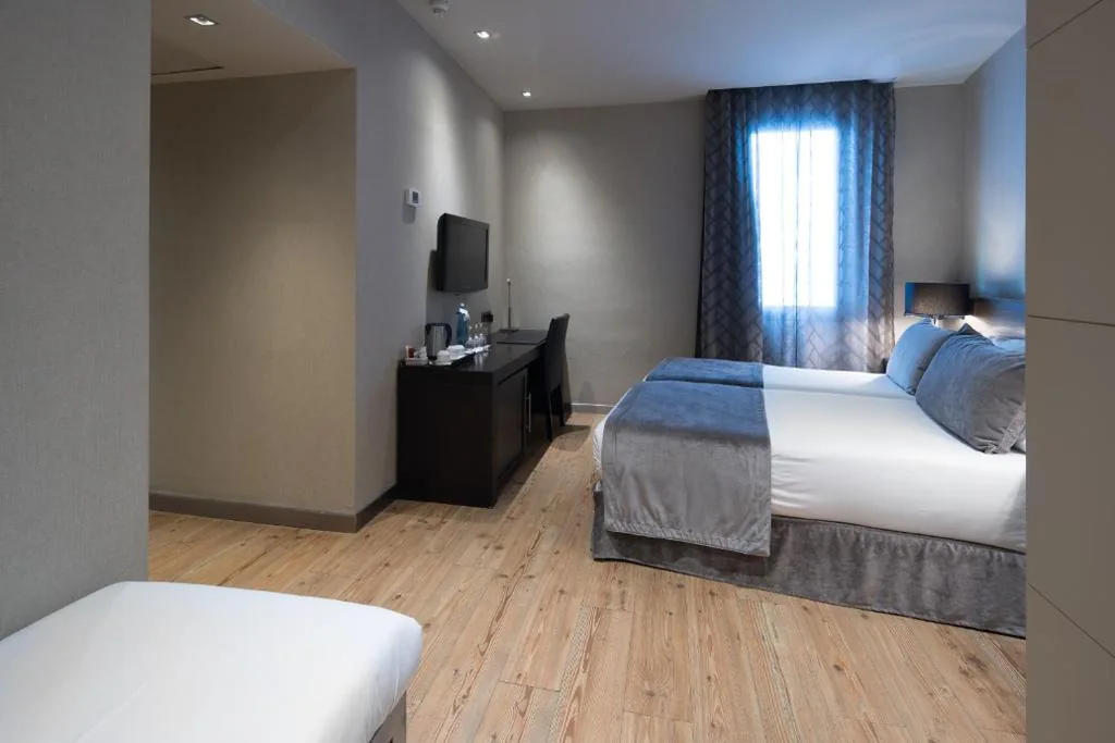 Dreibettzimmer (2 Erwachsene + 1 Kind) — Catalonia Portal de l'Angel