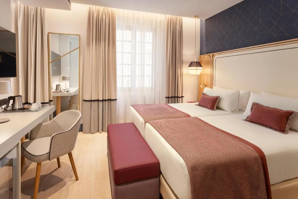 Habitación Familiar Superior — Catalonia Puerta del Mar