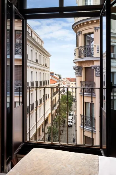 Catalonia Puerta del Sol — 写真 3