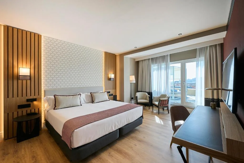 Suite Junior Deluxe com piscina privada — Catalonia Ramblas 4* Sup
