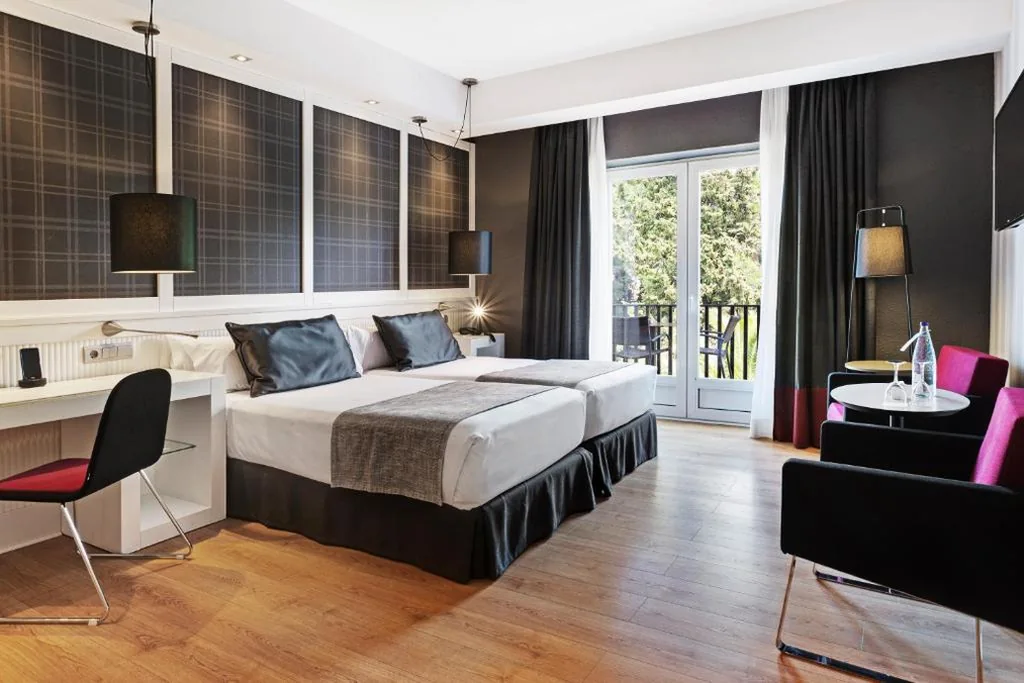 Habitación Doble con terraza — Catalonia Reina Victoria