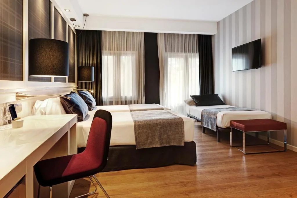 Habitación Triple — Catalonia Reina Victoria