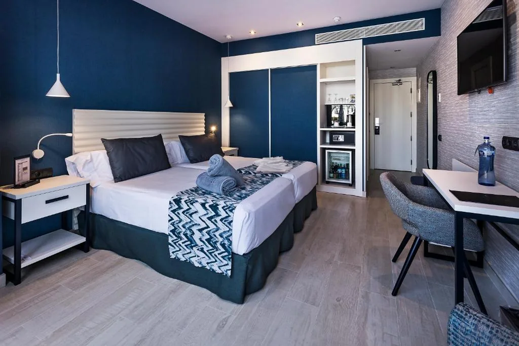 Camera Matrimoniale Deluxe con balcone e vista mare — Catalonia Ses Estaques - Adults Only