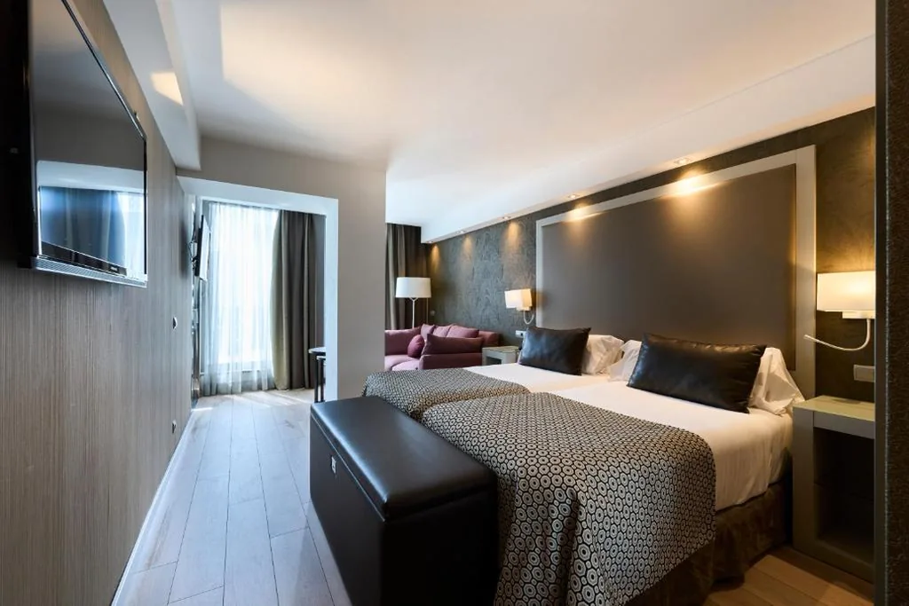 Catalonia Square 4* Sup