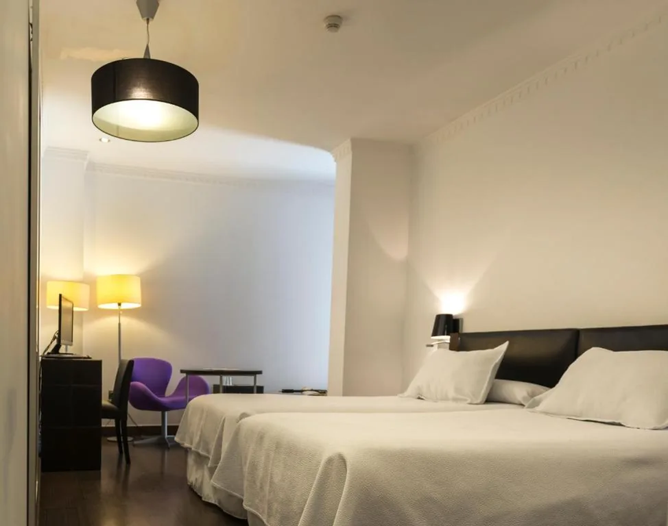 Chambre intérieure avec 2 lits simples — Catedral Almería