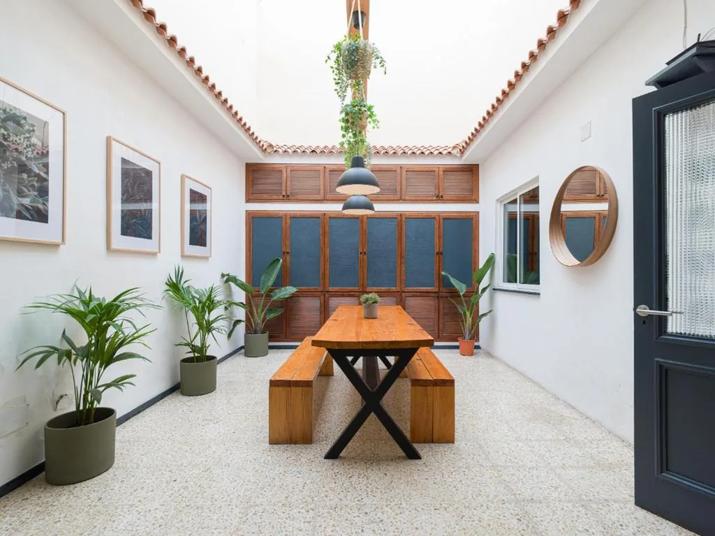 Single Room with Shared Bathroom — Cathedral Apartment