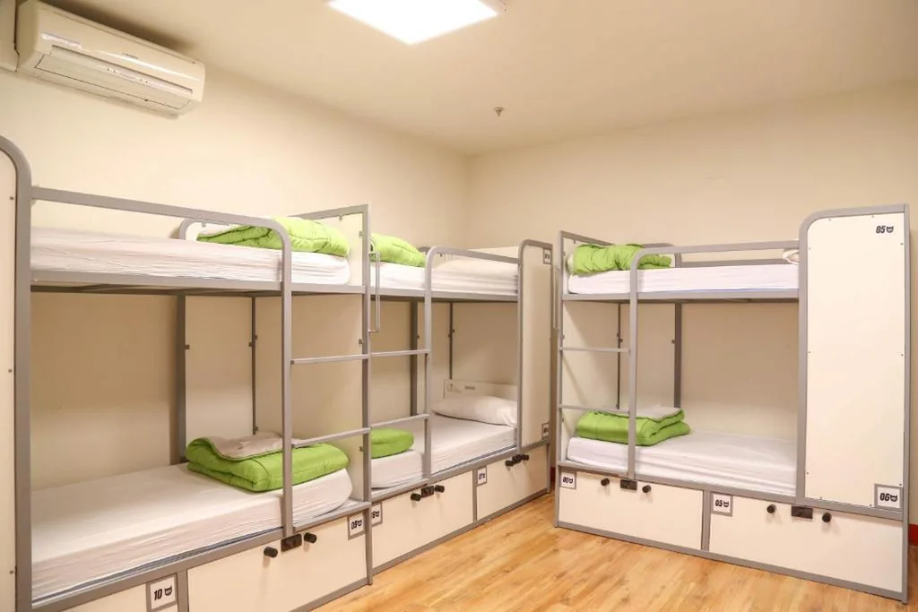 Einzelbett im gemischten Gemeinschaftsschlafsaal (10 Erwachsene) — Cats Hostel Madrid Sol