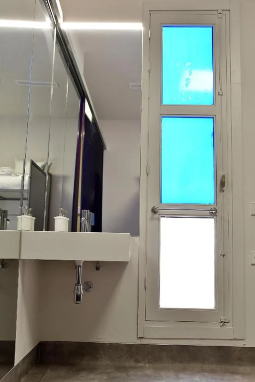 Dreibettzimmer mit Bad — Cats Hostel Madrid Sol