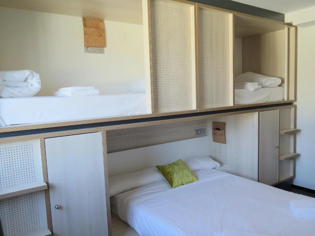 Habitación Familiar con baño compartido — Cats Hostel San Sebastian